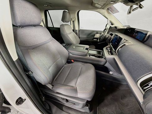 Used 2025 Ford Expedition Active AWD/4WD image 30