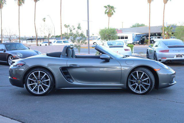 Used 2017 Porsche 718 Boxster RWD image 13