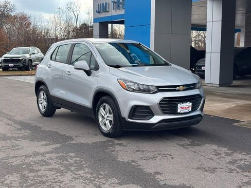 Used 2020 Chevrolet Trax LS image 2