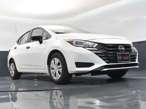 Used 2025 Nissan Versa S w/ Lighting Package image 32