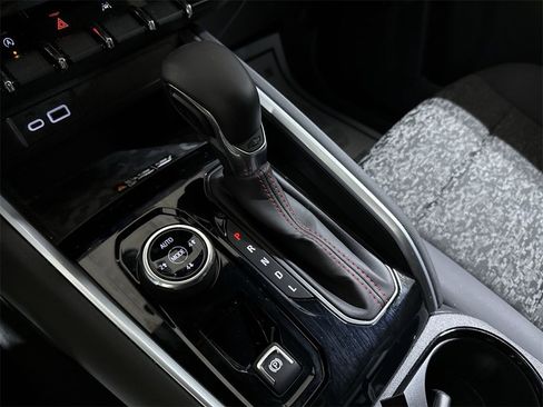 Used 2024 Chevrolet Colorado Z71 w/ Z71 Convenience Package 2 image 17