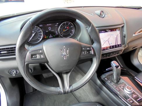 Used 2021 Maserati Levante image 8