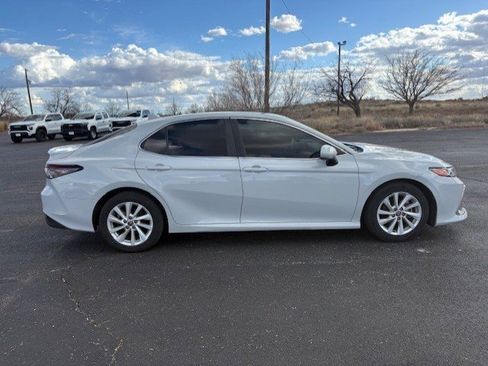 Used 2022 Toyota Camry LE image 5