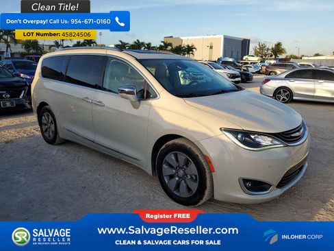 Used 2017 Chrysler Pacifica Platinum FWD image 5