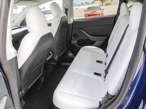 Used 2024 Tesla Model Y Long Range RWD image 18