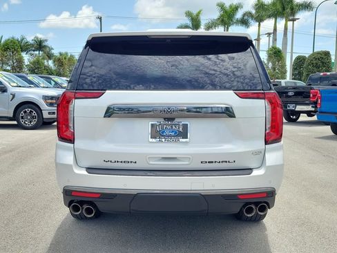 Used 2023 GMC Yukon XL Denali Ultimate AWD/4WD image 9