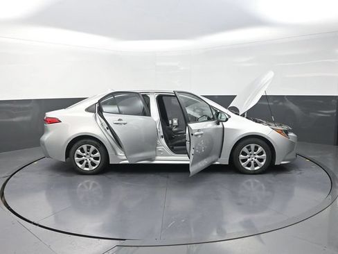 Used 2025 Toyota Corolla LE FWD image 46
