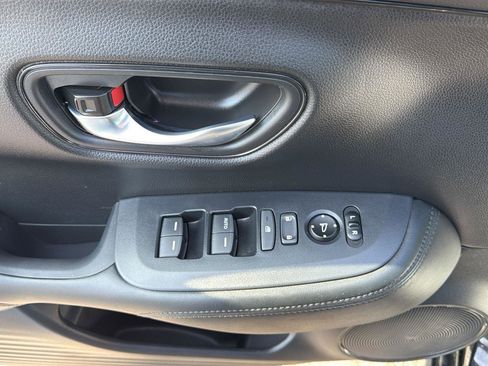 Used 2025 Honda HR-V LX image 6