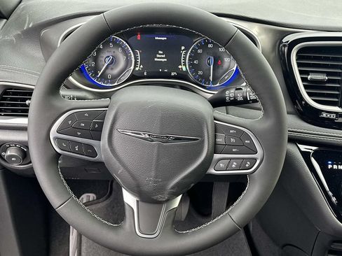 New 2026 Chrysler Pacifica Select FWD image 22