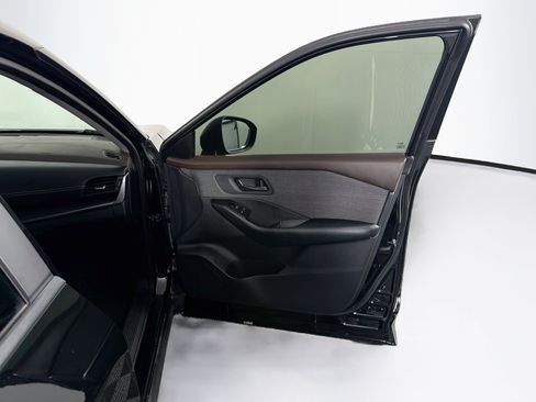 Used 2023 Nissan Rogue S FWD image 32