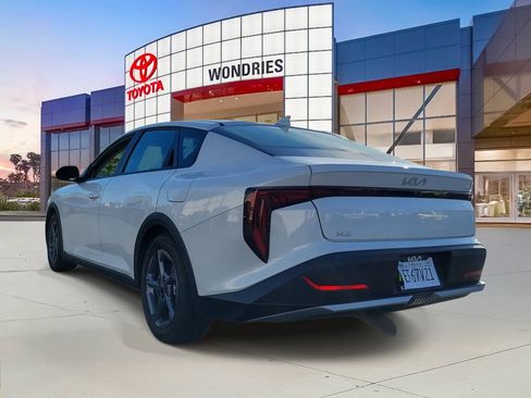 Used 2025 Kia K4 LXS image 3