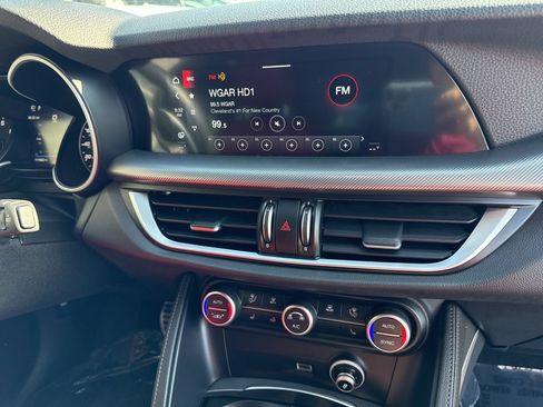 Used 2022 Alfa Romeo Stelvio Veloce AWD/4WD image 28