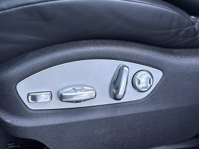 Used 2023 Porsche Macan AWD/4WD image 16