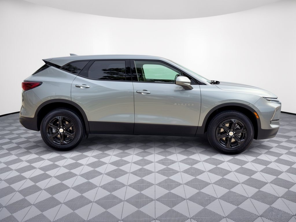 Certified 2025 Chevrolet Blazer LT FWD image 8