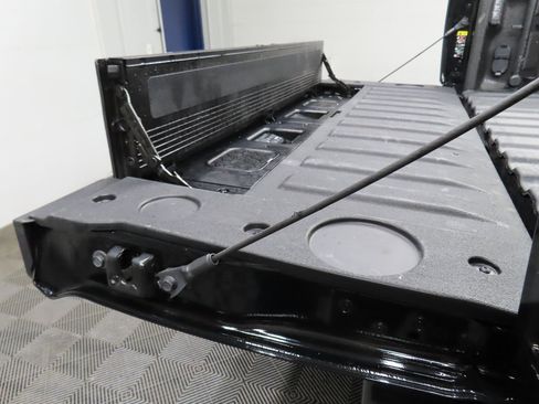 Used 2025 GMC Sierra 2500 AT4X image 44