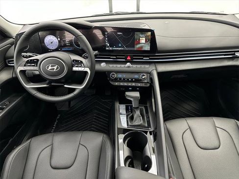 New 2025 Hyundai Elantra Limited image 22