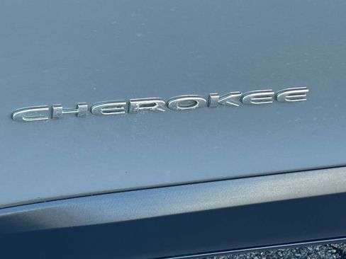 Used 2020 Jeep Cherokee Latitude Plus w/ Comfort/Convenience Group image 17