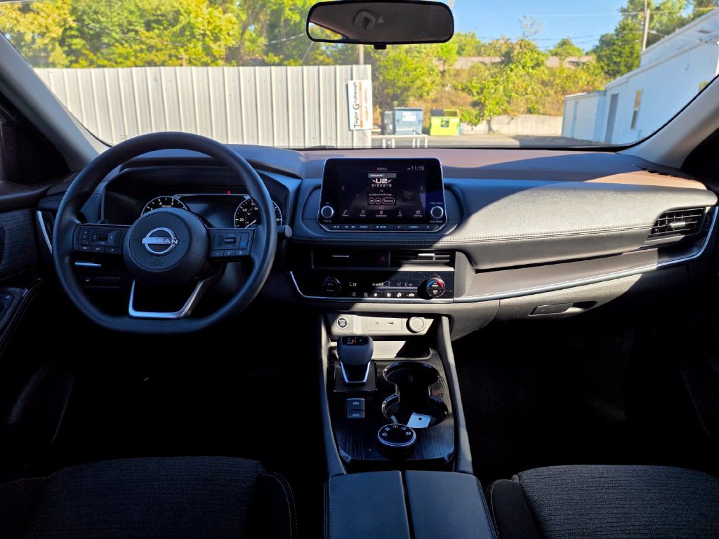 Used 2023 Nissan Rogue SV AWD/4WD image 28