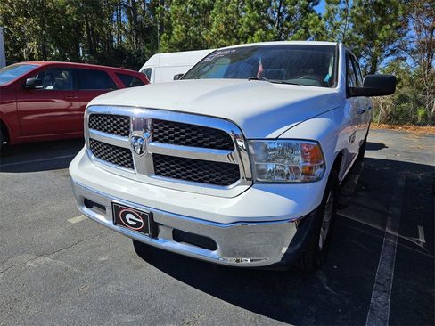 Used 2018 RAM 1500 Classic SLT image 2