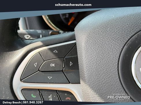 Used 2019 Jeep Grand Cherokee Laredo AWD/4WD image 25
