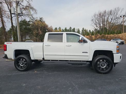 Used 2019 Chevrolet Silverado 2500 High Country w/ Duramax Plus Package image 2
