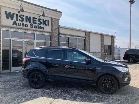 Used 2017 Ford Escape SE w/ Equipment Group 201A image 2