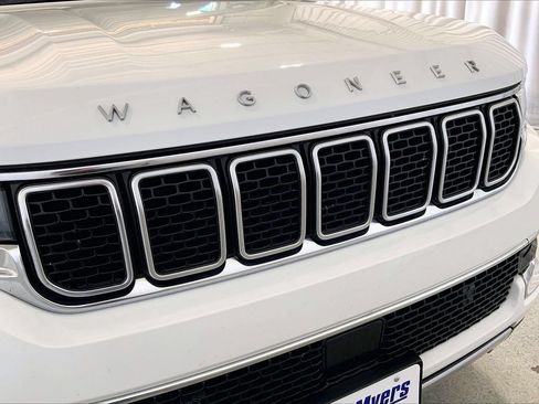 Used 2024 Jeep Wagoneer L Series II RWD image 30