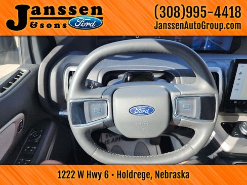 Used 2025 Ford Expedition Active AWD/4WD image 27
