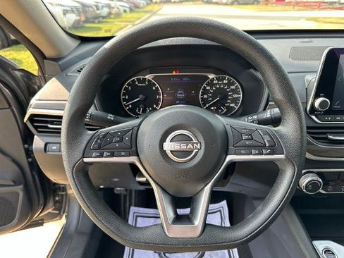 Certified 2025 Nissan Altima 2.5 SV FWD image 18