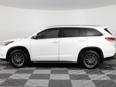 Used 2019 Toyota Highlander Limited Platinum AWD/4WD image 3