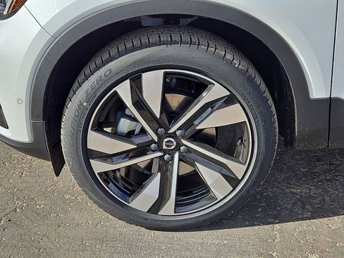 New 2026 Volvo XC40 B5 Ultra w/ Protection Package Premier AWD/4WD image 10