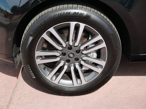 Used 2025 Land Rover Range Rover Long Wheelbase SE AWD/4WD image 11