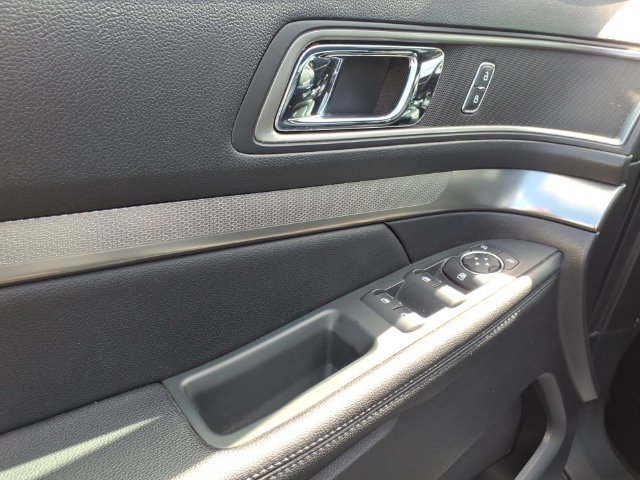 Certified 2019 Ford Explorer XLT w/ Equipment Group 202A FWD image 15