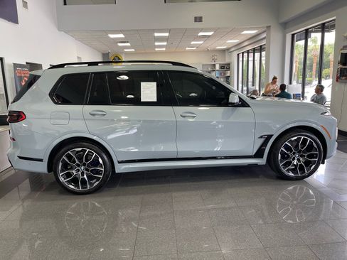 Used 2023 BMW X7 xDrive40i w/ M Sport Package AWD/4WD image 6