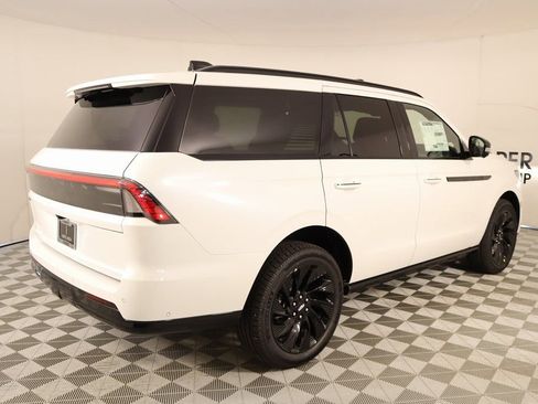 New 2025 Lincoln Navigator Reserve w/ Jet Appearance Package AWD/4WD image 22