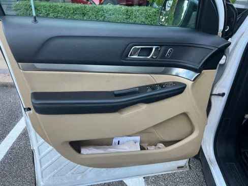 Used 2017 Ford Explorer FWD image 3