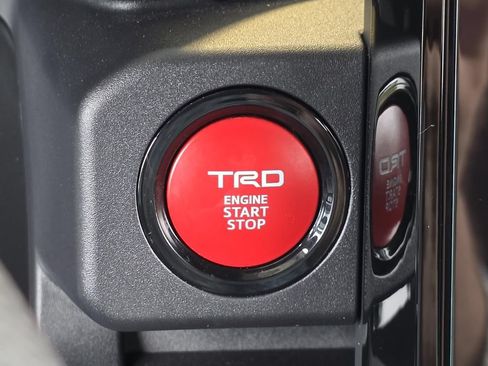Used 2025 Toyota 4Runner TRD Off-Road Premium AWD/4WD image 19