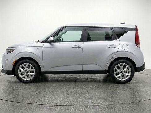 Used 2025 Kia Soul LX w/ LX Technology Package image 5