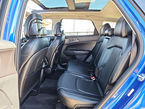 Used 2025 Kia Sportage EX w/ Premium Package image 9