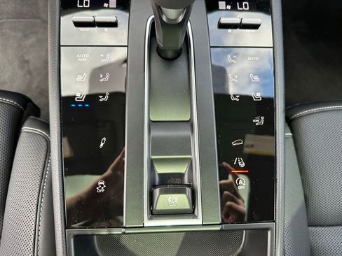 Used 2025 Porsche Macan Turbo image 26