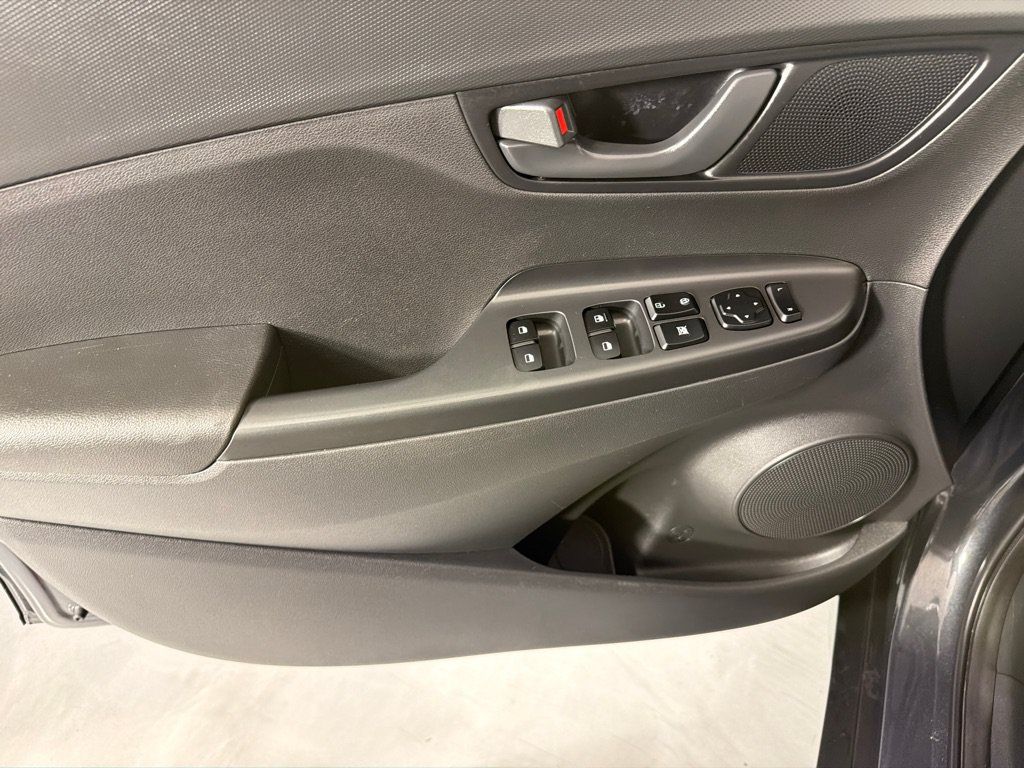 Used 2022 Hyundai Kona SE AWD/4WD image 11