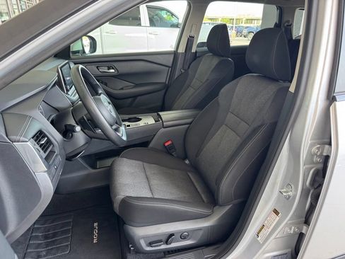 Used 2024 Nissan Rogue SV FWD image 17