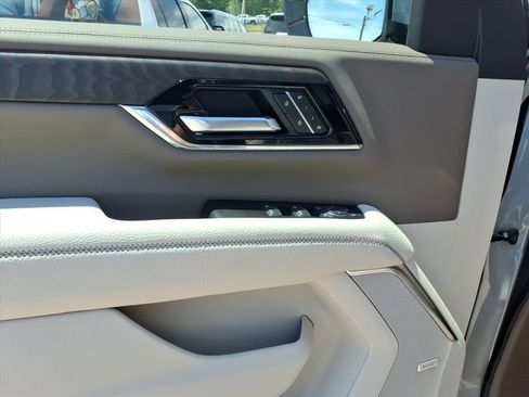 New 2026 GMC Yukon XL Denali w/ Denali Reserve Package AWD/4WD image 13