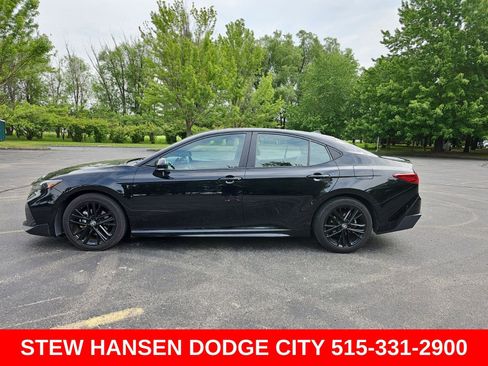 Used 2025 Toyota Camry SE FWD image 1