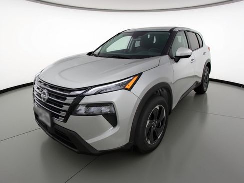 Used 2025 Nissan Rogue SV FWD image 3