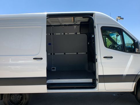 Used 2025 Mercedes-Benz Sprinter 2500 image 17