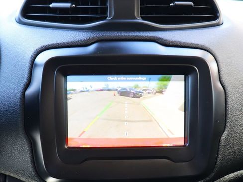 Used 2019 Jeep Renegade Latitude FWD image 47