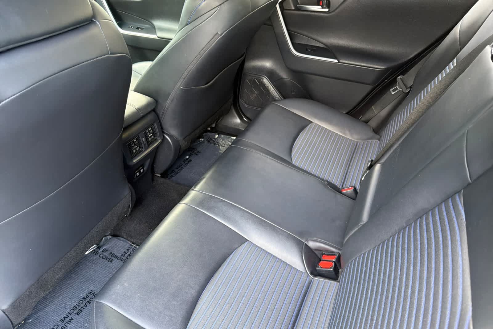 Used 2019 Toyota RAV4 XSE AWD/4WD image 4