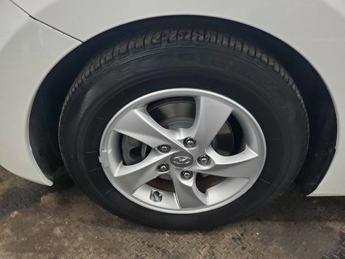 Used 2014 Hyundai Elantra SE FWD image 21