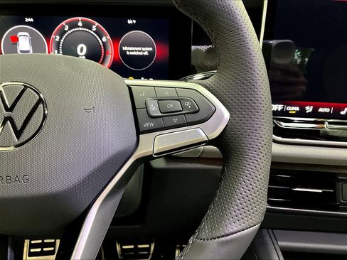 New 2026 Volkswagen Tiguan SE R-Line image 18